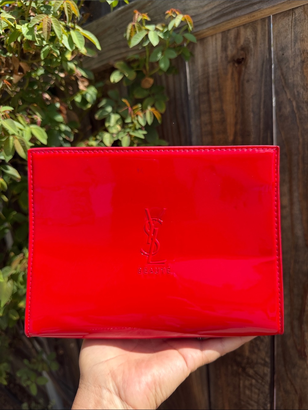 Yves Saint Laurent YSL Beaute Shiny RED Makeup Clutch Cosmetic Pouch.❤️